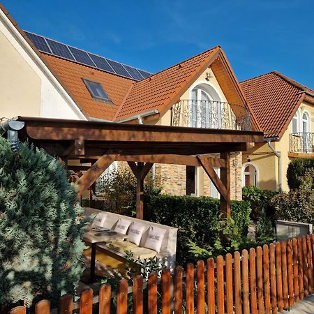 Médea Apartman Buk Exterior foto