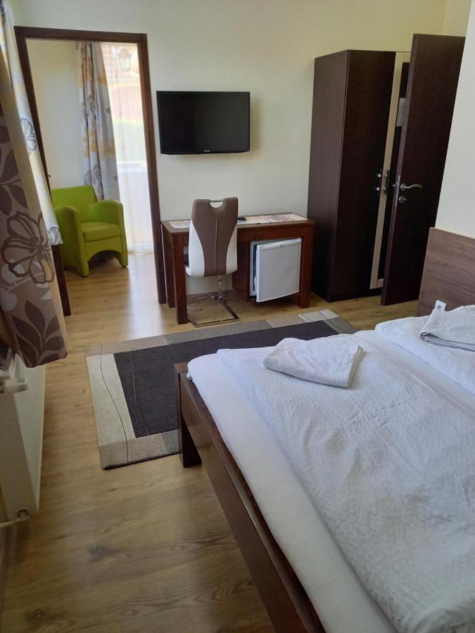 Médea Apartman Buk Exterior foto