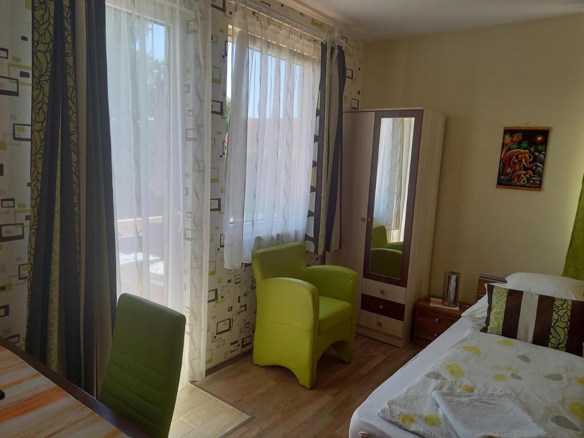 Médea Apartman Buk Exterior foto