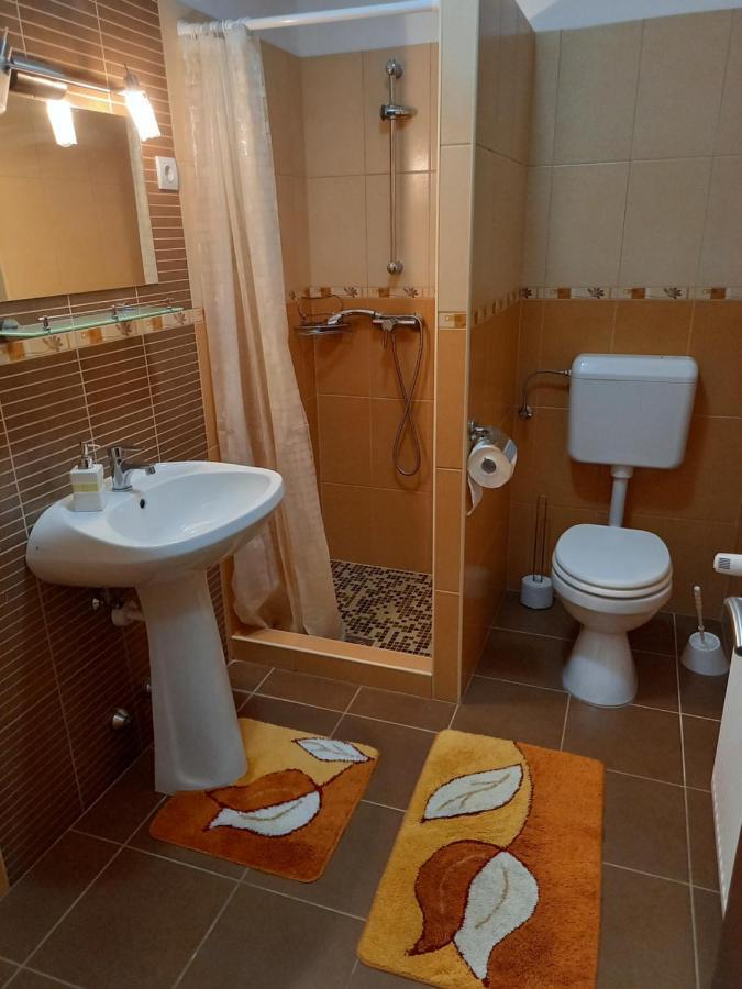Médea Apartman Buk Exterior foto