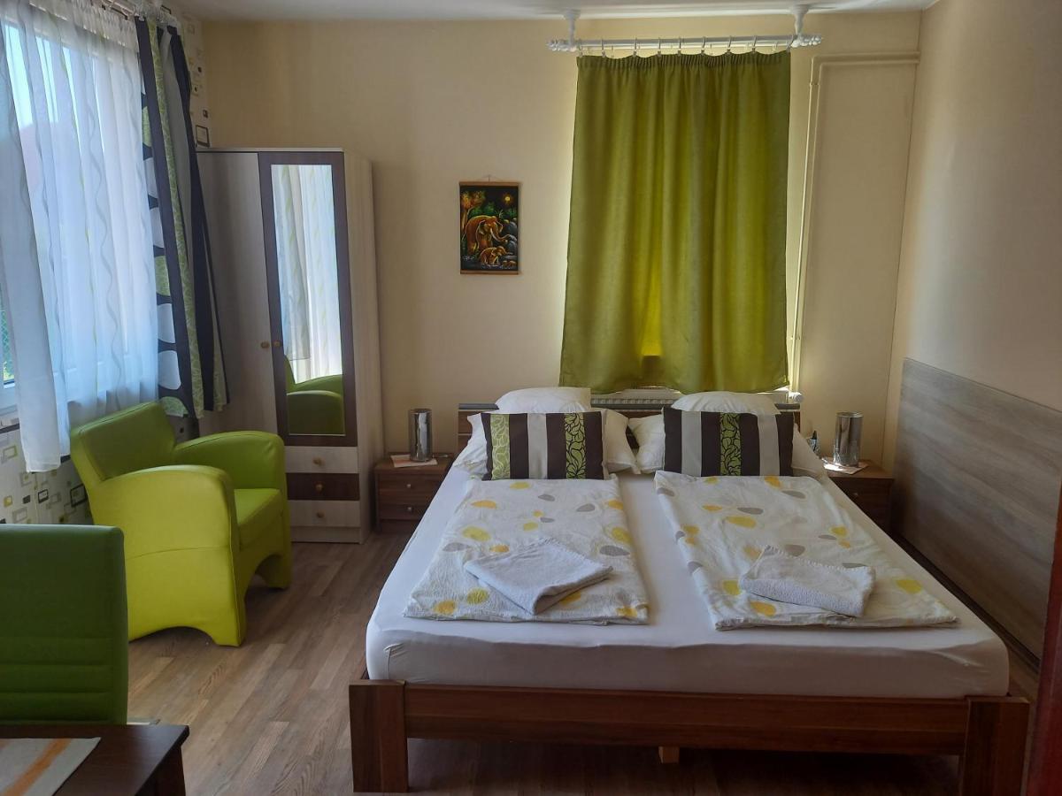 Médea Apartman Buk Exterior foto