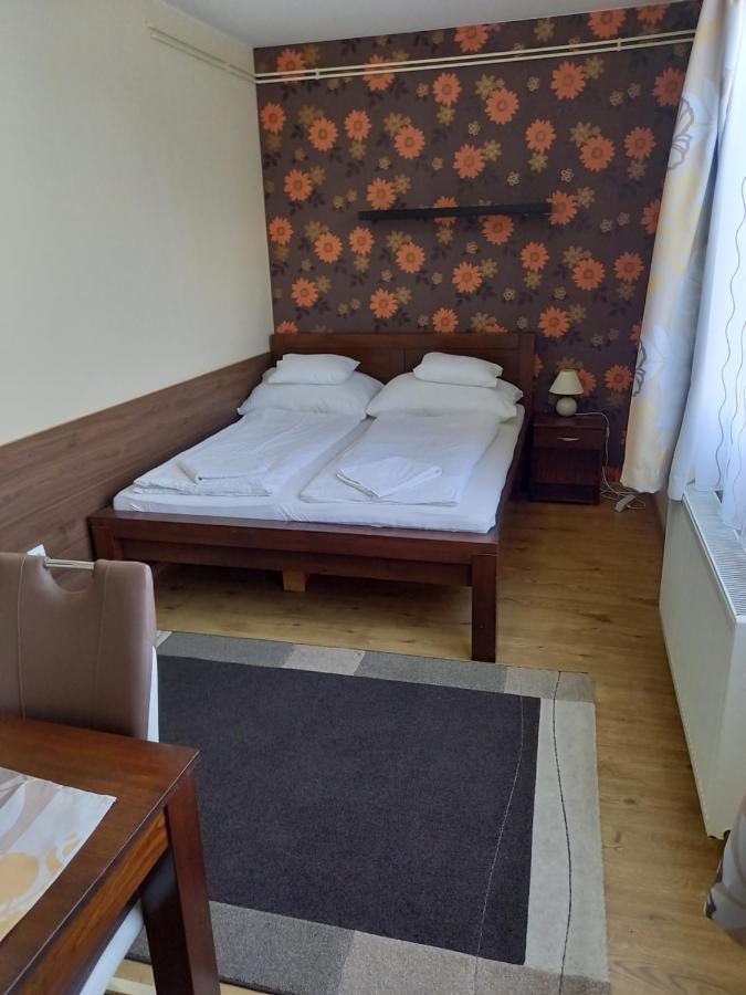 Médea Apartman Buk Exterior foto