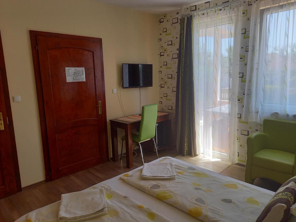 Médea Apartman Buk Exterior foto