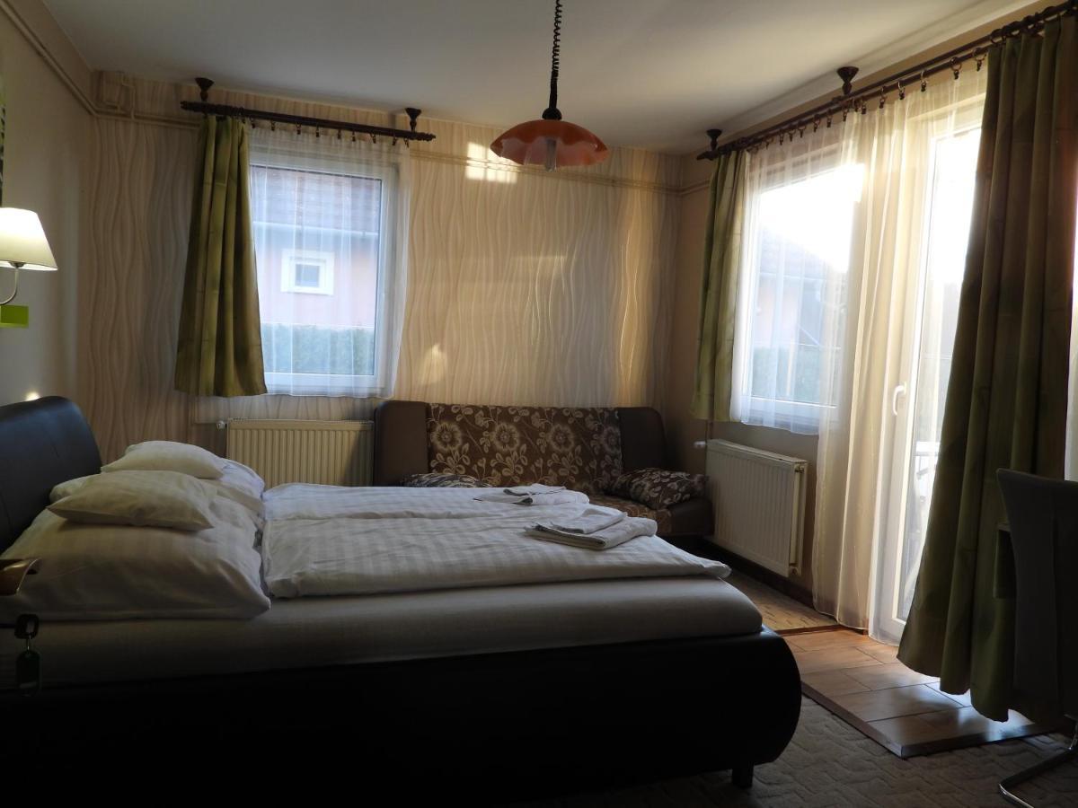 Médea Apartman Buk Exterior foto