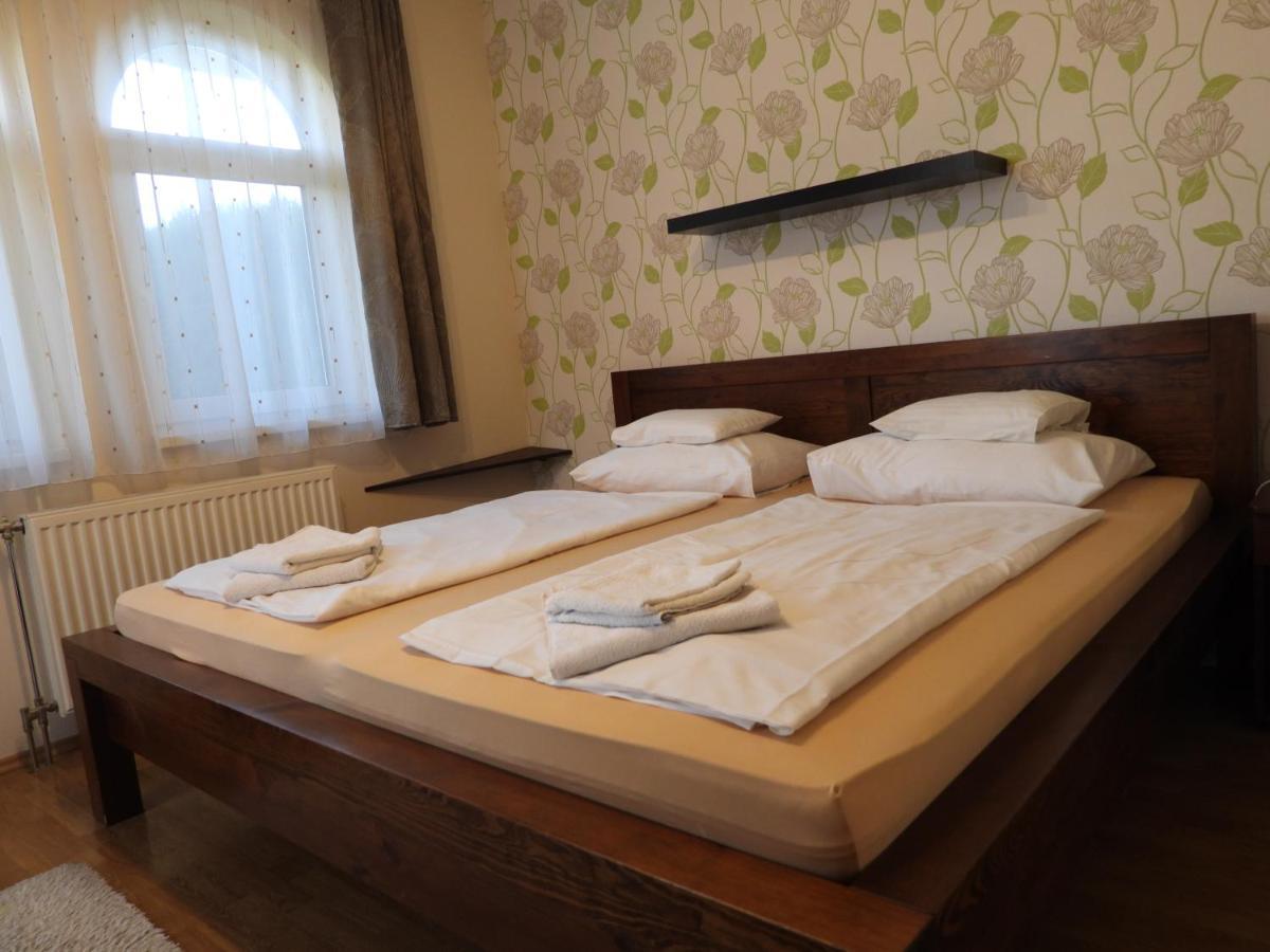 Médea Apartman Buk Exterior foto